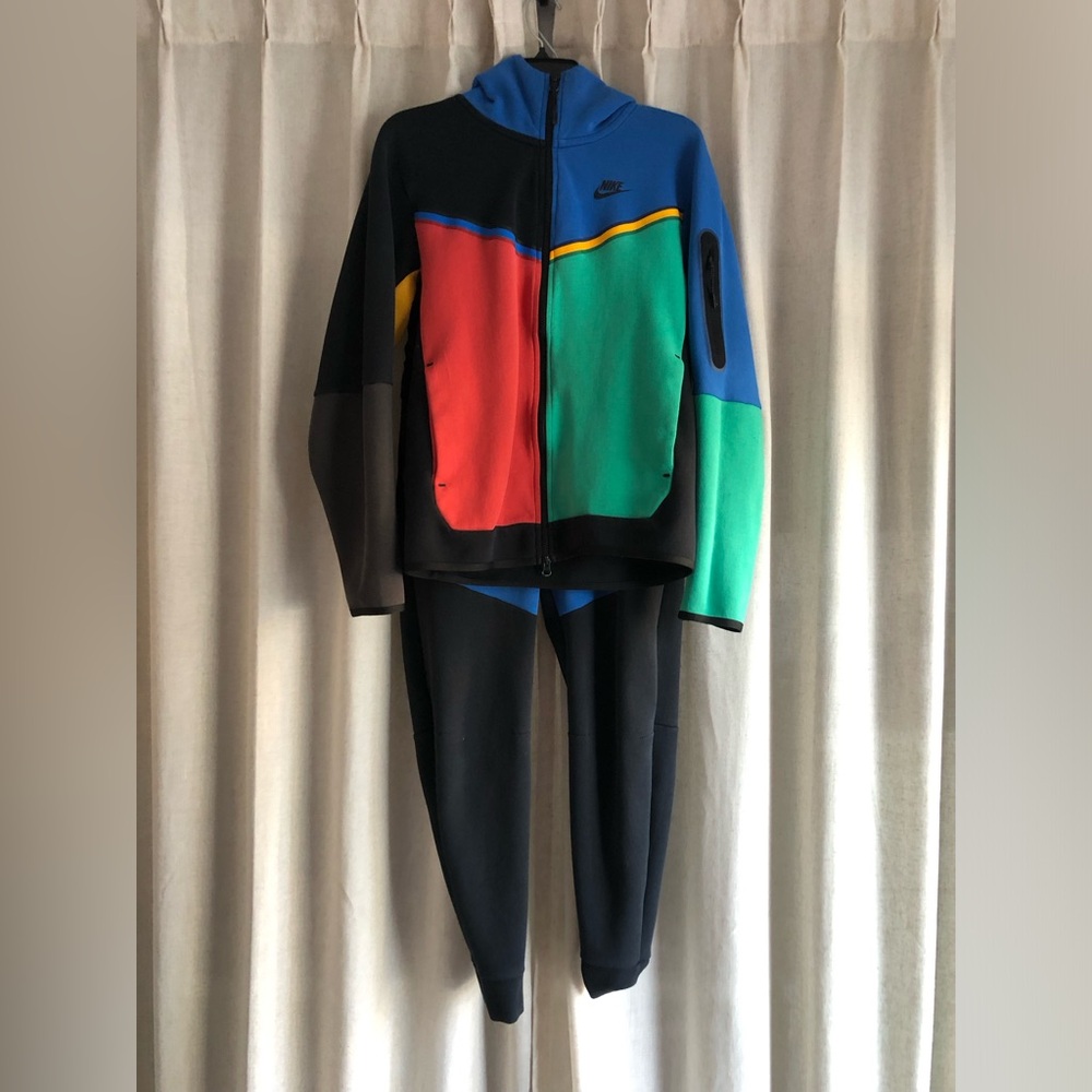 Nike Men's Multi-Color Zip-Up Nike Tech Two Piece Suit